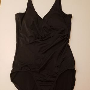 🧁Black 1 piece swimsuit size 22W.